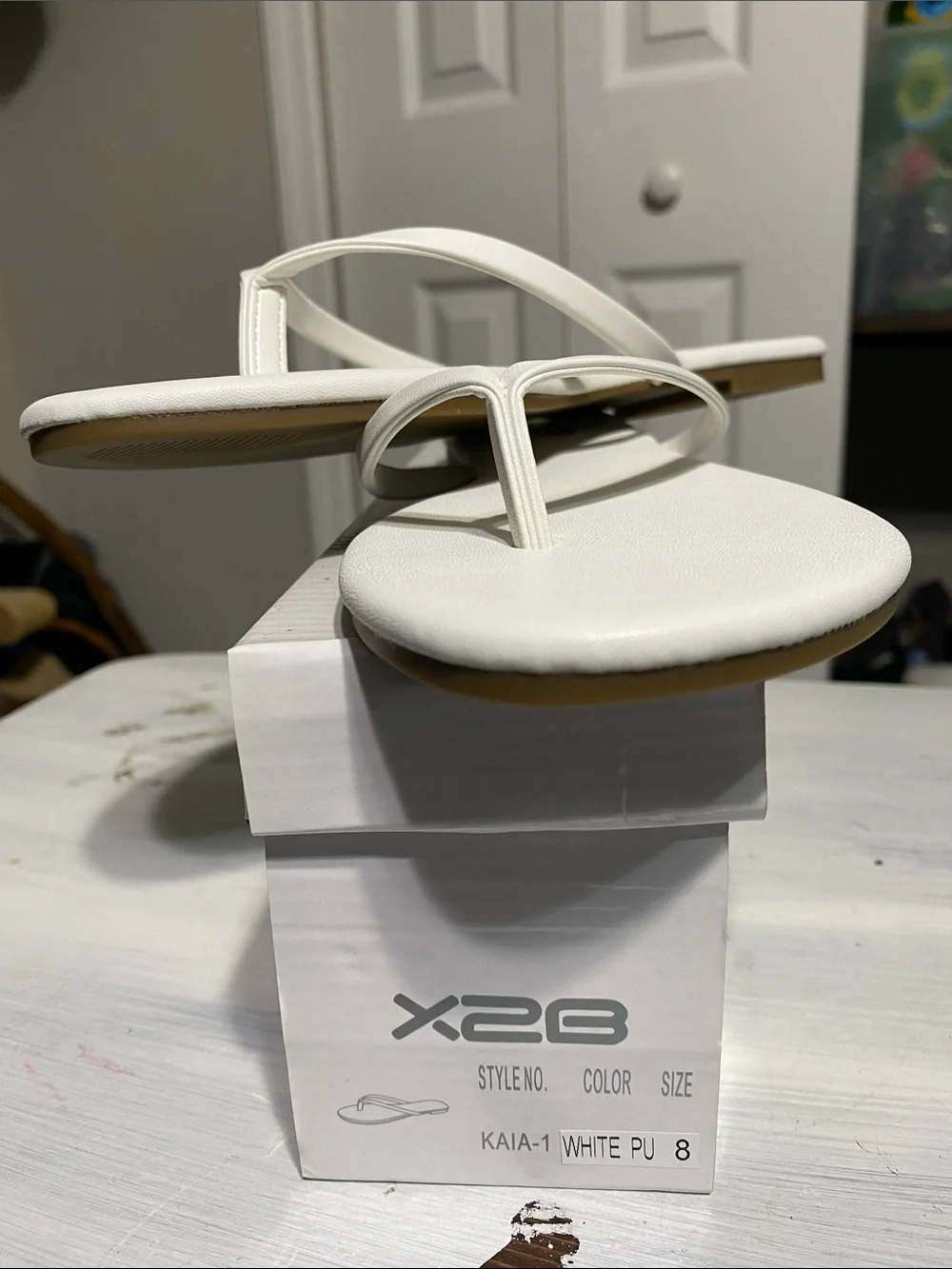 X2B white NEW summer flip flop sandals shoes size 8